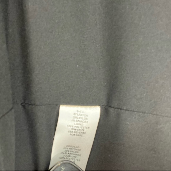 T Tahari Black Blazer Notch Lapel One Button size 14 - Picture 8 of 9